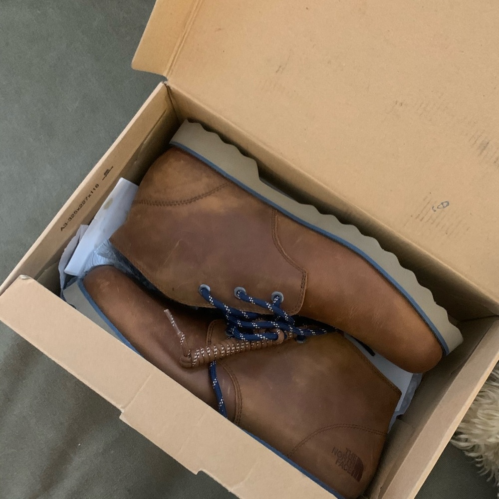 NEW - NEVER WORN MEN’S BALLARD CHUKKA NORTH FACE BOOTS - museum brown